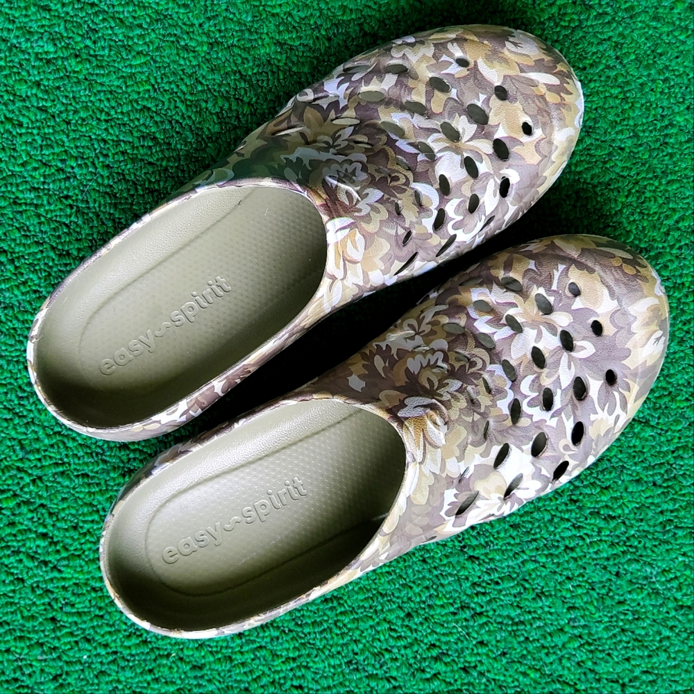 Easy spirit travel garden clogs olive camo floral womens 7